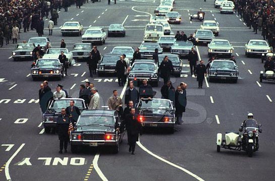 Президентский кортеж на вашингтонских улицах: Х-100 - в центре второго ряда (середина 70-х). 