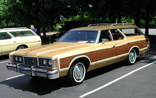 Ford LTD Country Squire'73 - неумирающая мода на "деревянные" бочины