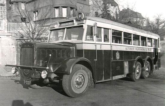 Номенклатура изделий завода в 30-е гг. была весьма широкой и включала в себя не только легковушки и грузовики, но и троллейбусы и автобусы, как этот "TO-II" (1937 г.)