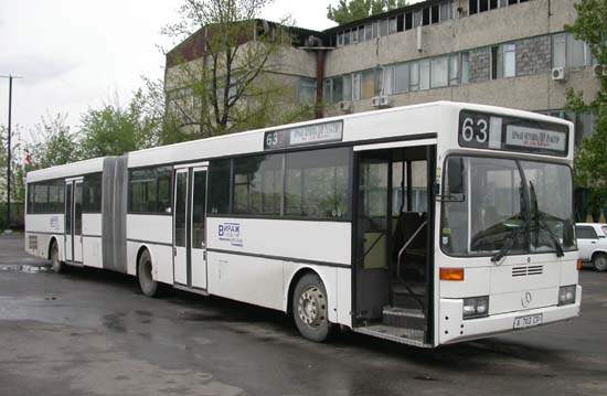 Самый длинный автобус в городе - семнадцать с половиной метров!